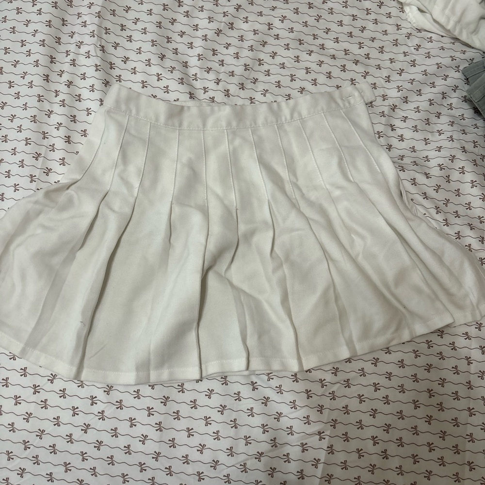 Pleated skirt- size medium